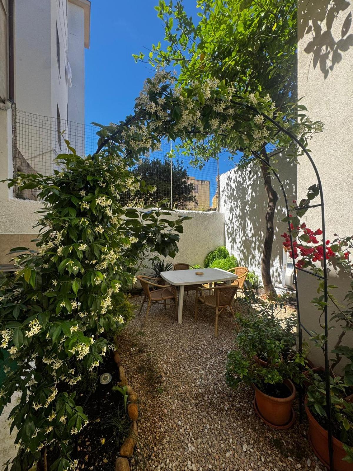 Flowered House With Garden Альгеро Экстерьер фото
